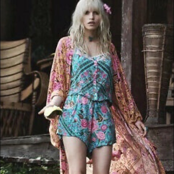 SOLD ♥️ Spell ♥️ Teal Babushka Shorts - Picture 2 of 9